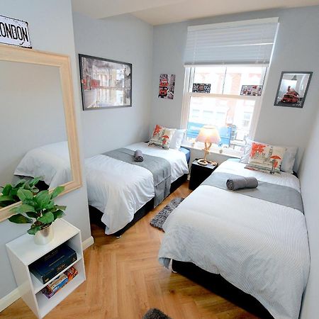 2 Bedroom Flat In Wood Green Piccadilly Line Лондон Екстериор снимка