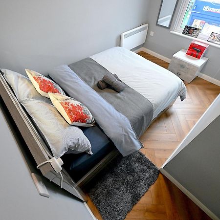 2 Bedroom Flat In Wood Green Piccadilly Line Лондон Екстериор снимка