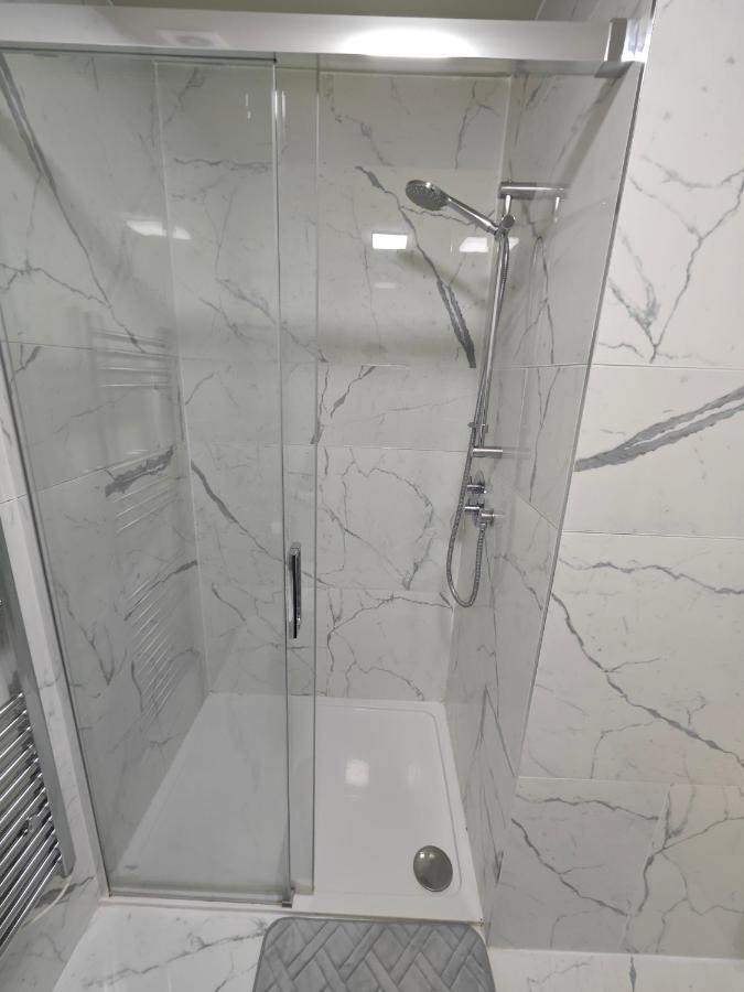 2 Bedroom Flat In Wood Green Piccadilly Line Лондон Екстериор снимка