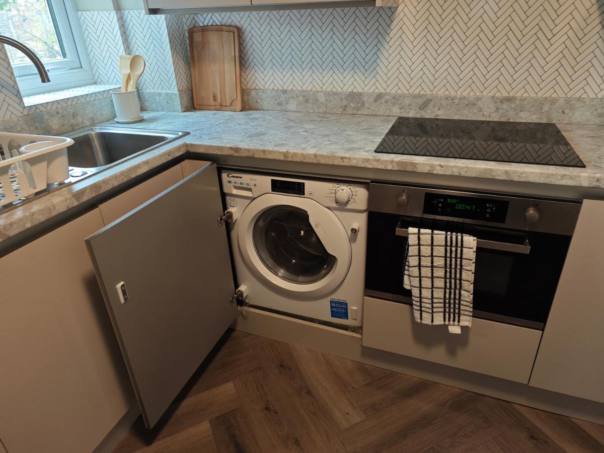 2 Bedroom Flat In Wood Green Piccadilly Line Лондон Екстериор снимка