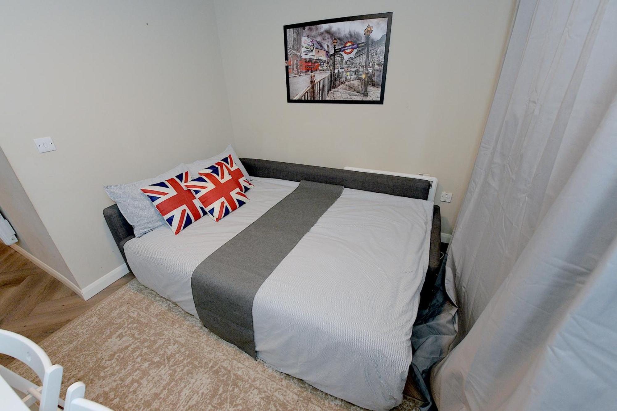 2 Bedroom Flat In Wood Green Piccadilly Line Лондон Екстериор снимка