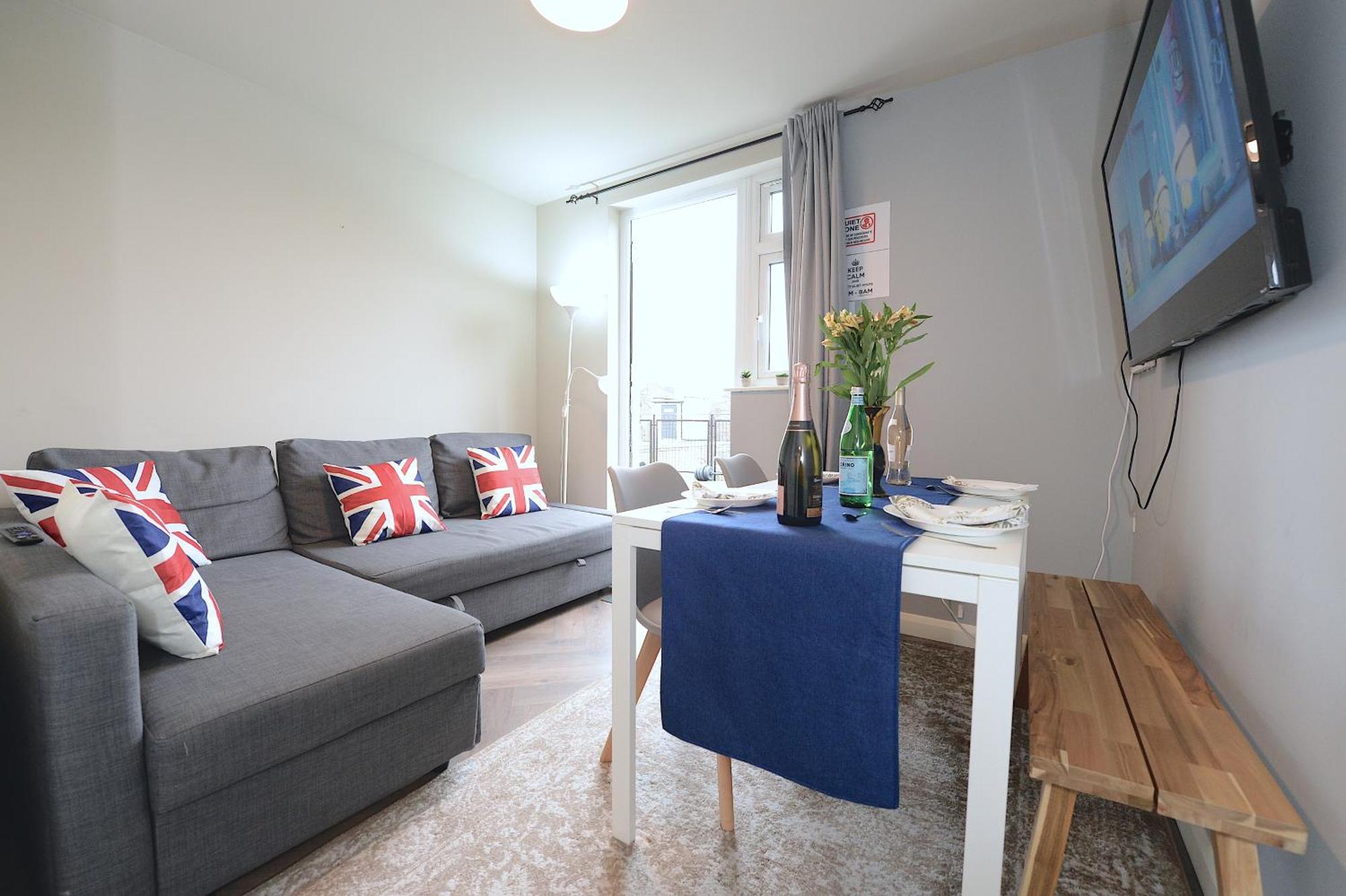 2 Bedroom Flat In Wood Green Piccadilly Line Лондон Екстериор снимка