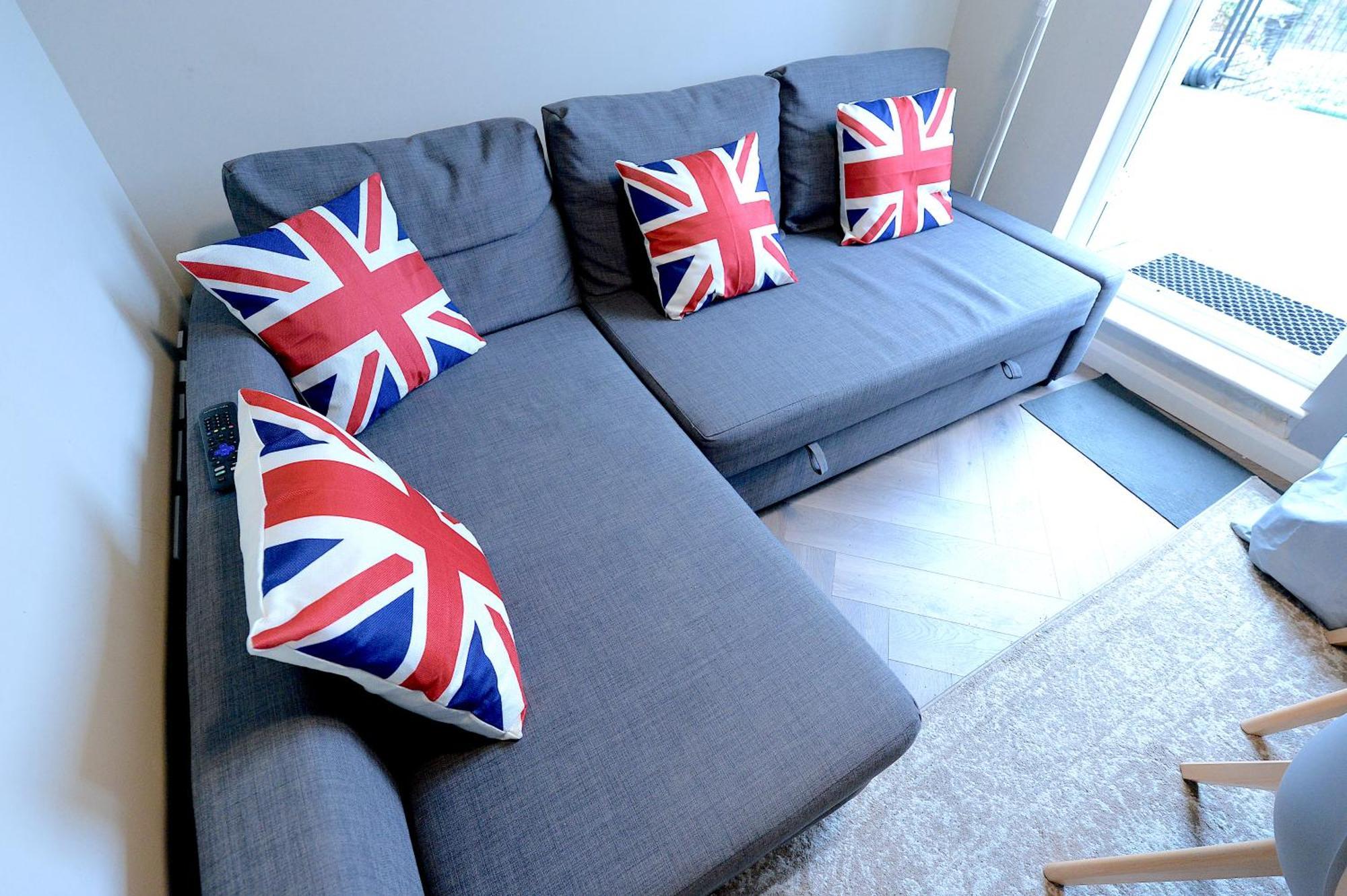 2 Bedroom Flat In Wood Green Piccadilly Line Лондон Екстериор снимка