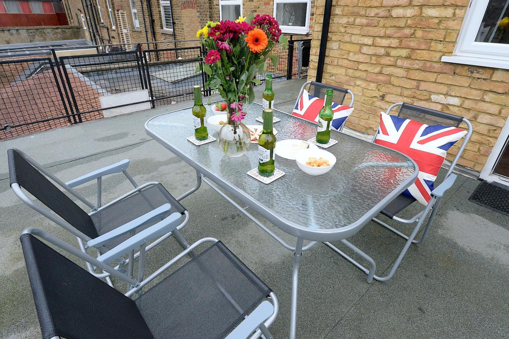 2 Bedroom Flat In Wood Green Piccadilly Line Лондон Екстериор снимка