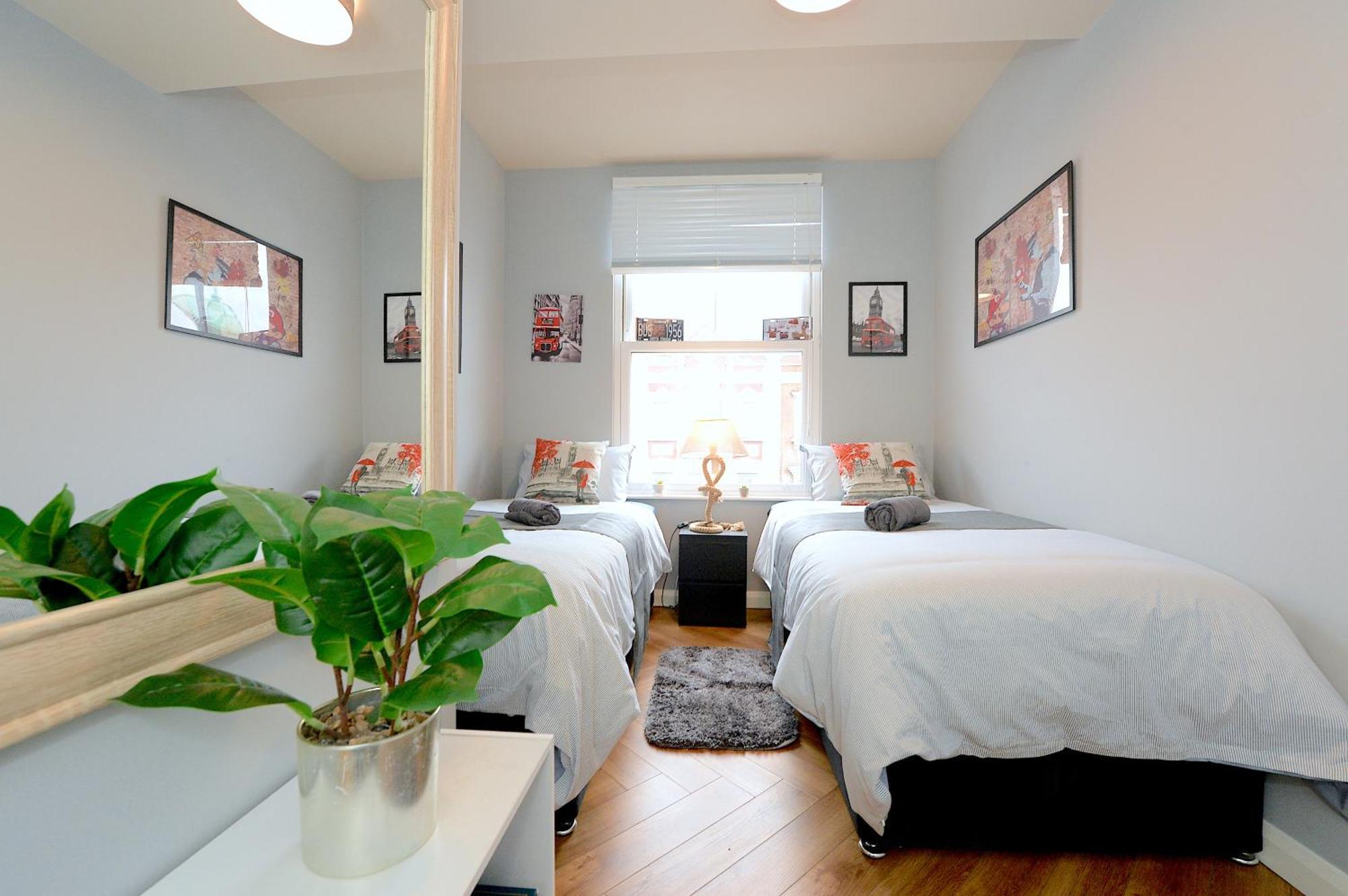2 Bedroom Flat In Wood Green Piccadilly Line Лондон Екстериор снимка