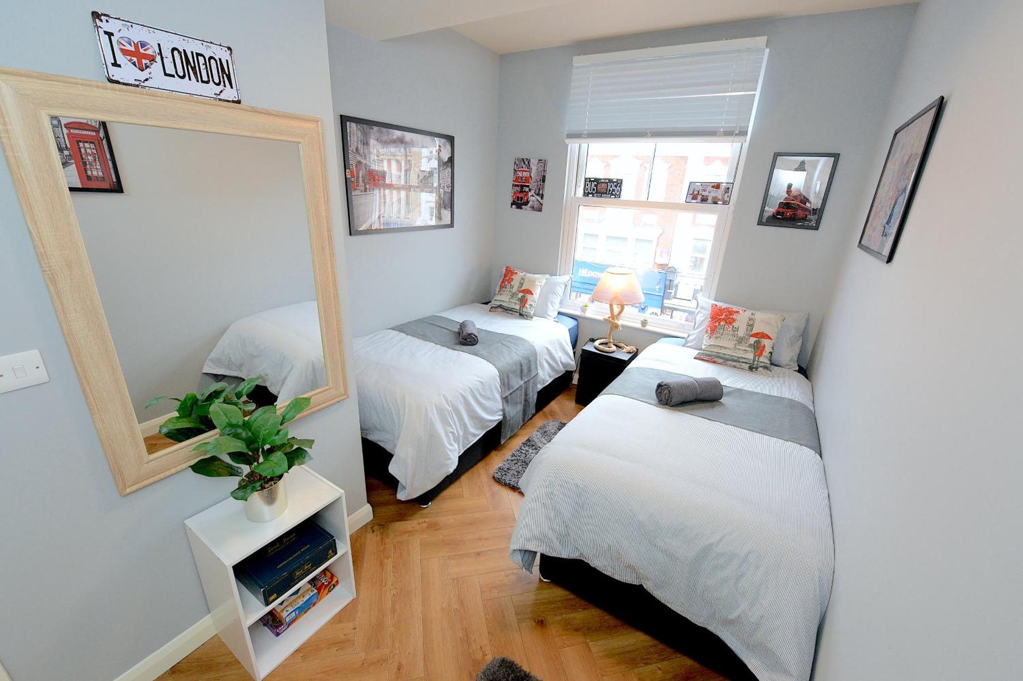2 Bedroom Flat In Wood Green Piccadilly Line Лондон Екстериор снимка