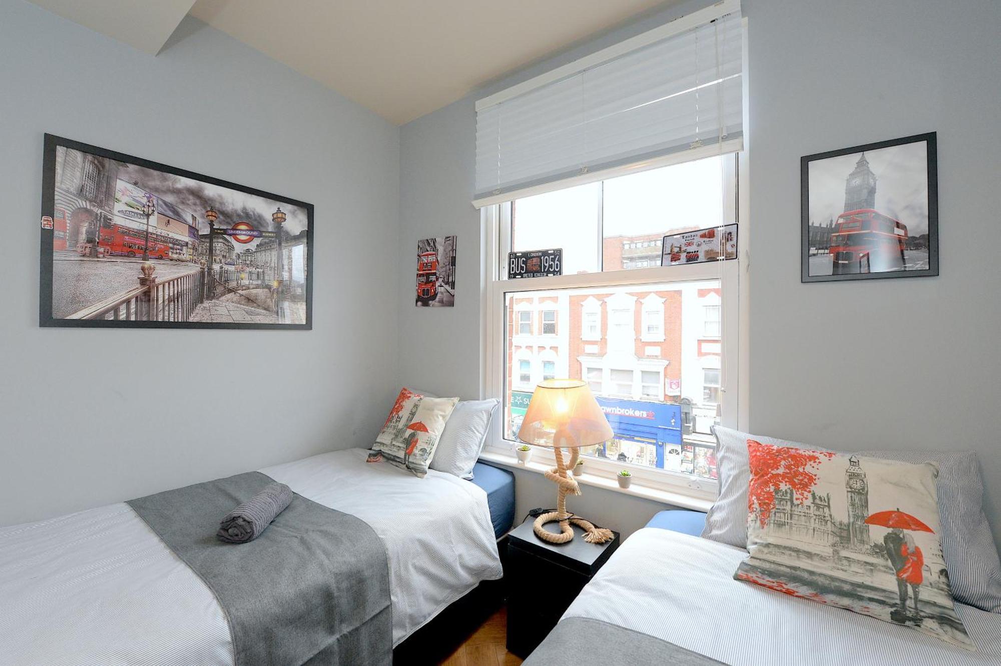 2 Bedroom Flat In Wood Green Piccadilly Line Лондон Екстериор снимка