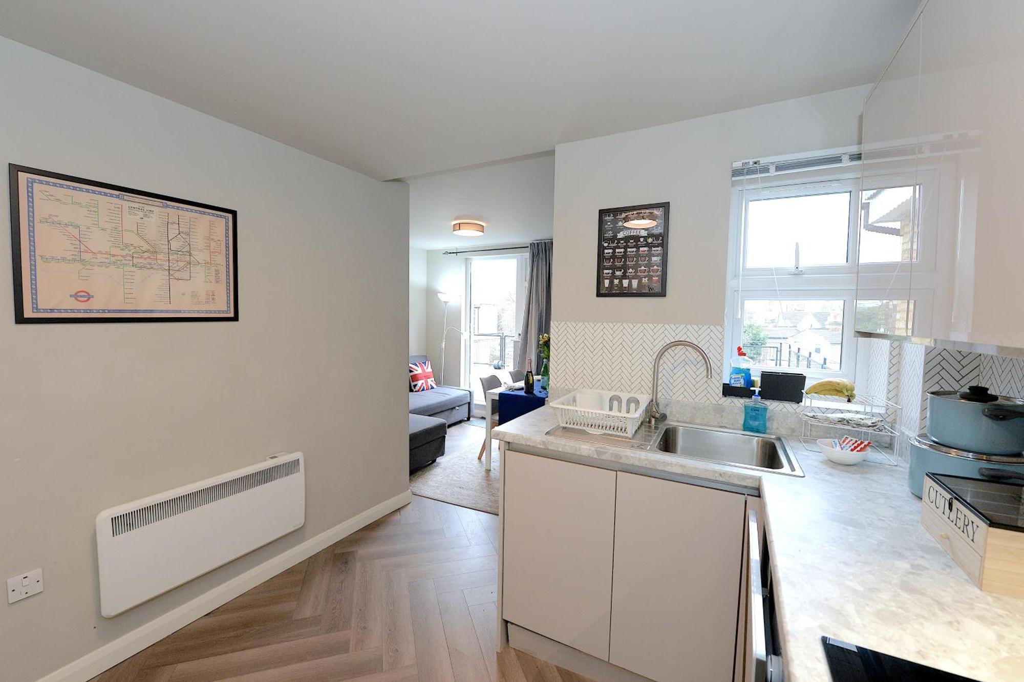 2 Bedroom Flat In Wood Green Piccadilly Line Лондон Екстериор снимка
