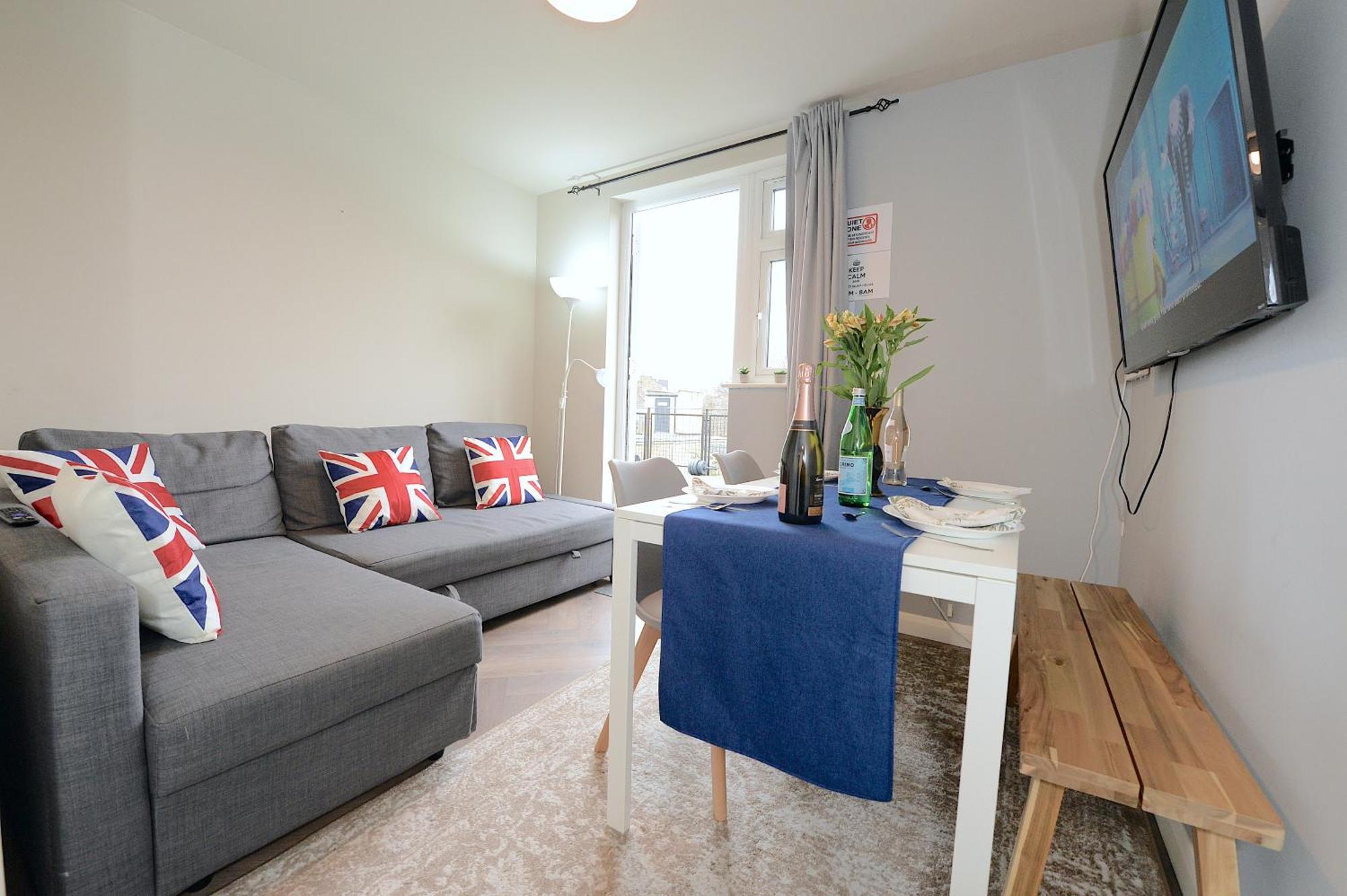 2 Bedroom Flat In Wood Green Piccadilly Line Лондон Екстериор снимка