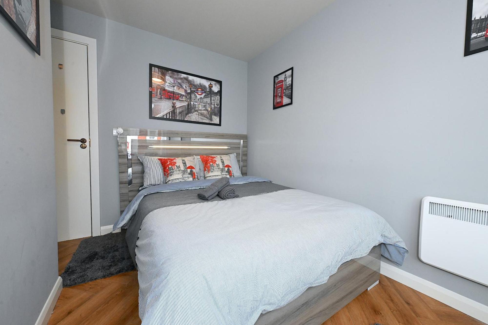 2 Bedroom Flat In Wood Green Piccadilly Line Лондон Екстериор снимка
