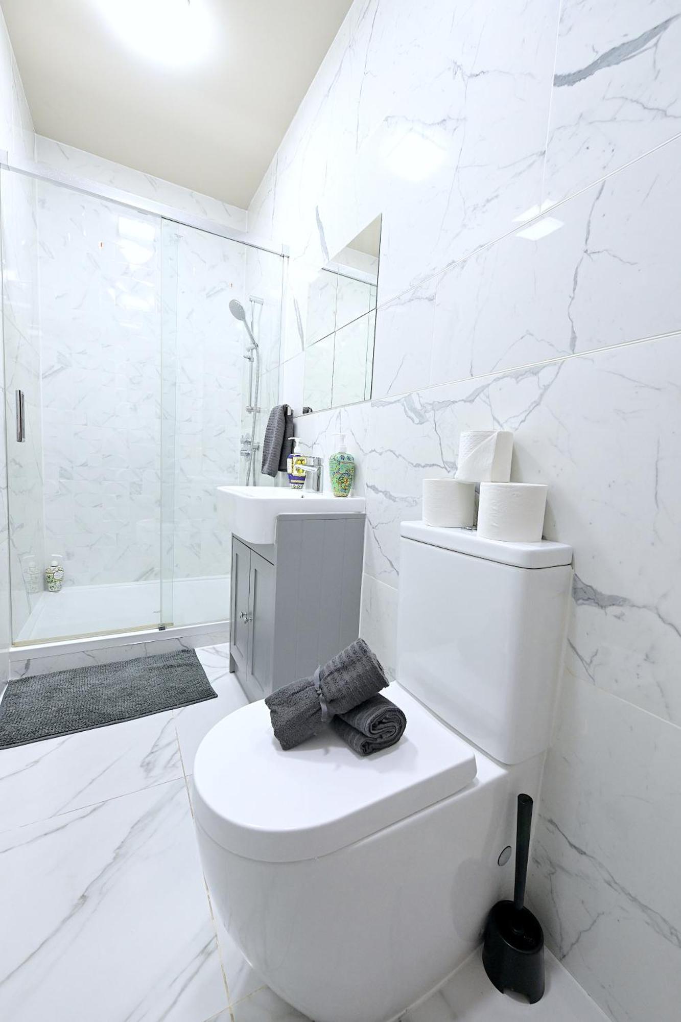 2 Bedroom Flat In Wood Green Piccadilly Line Лондон Екстериор снимка