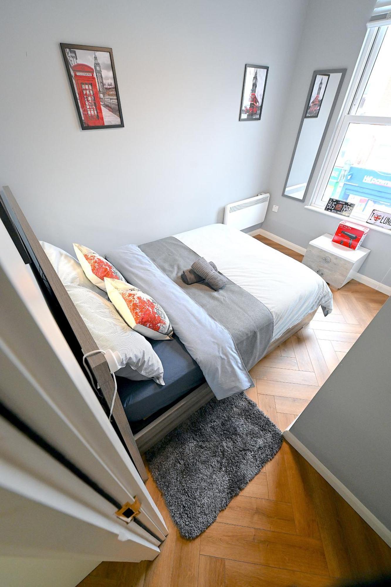 2 Bedroom Flat In Wood Green Piccadilly Line Лондон Екстериор снимка
