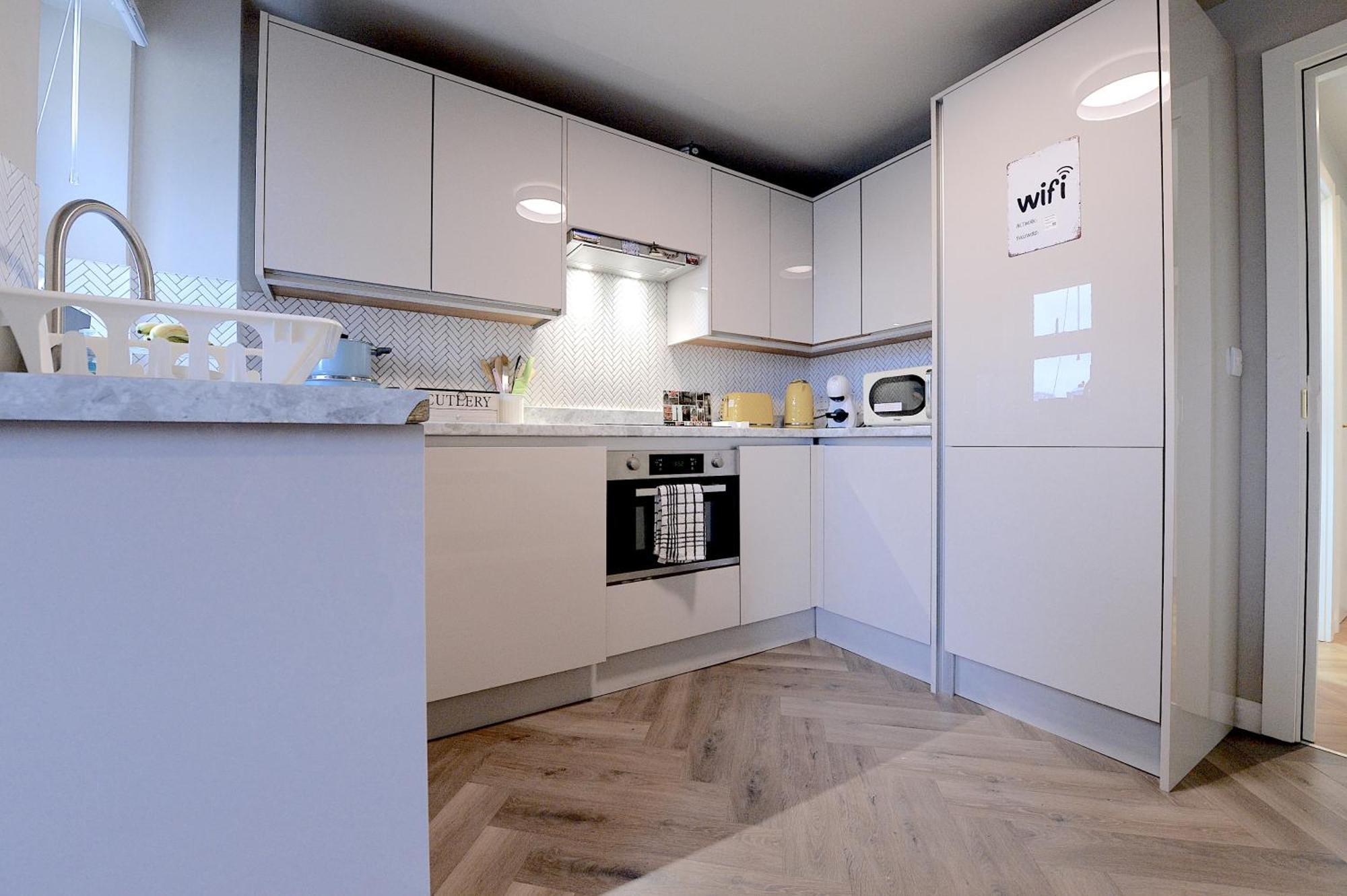 2 Bedroom Flat In Wood Green Piccadilly Line Лондон Екстериор снимка