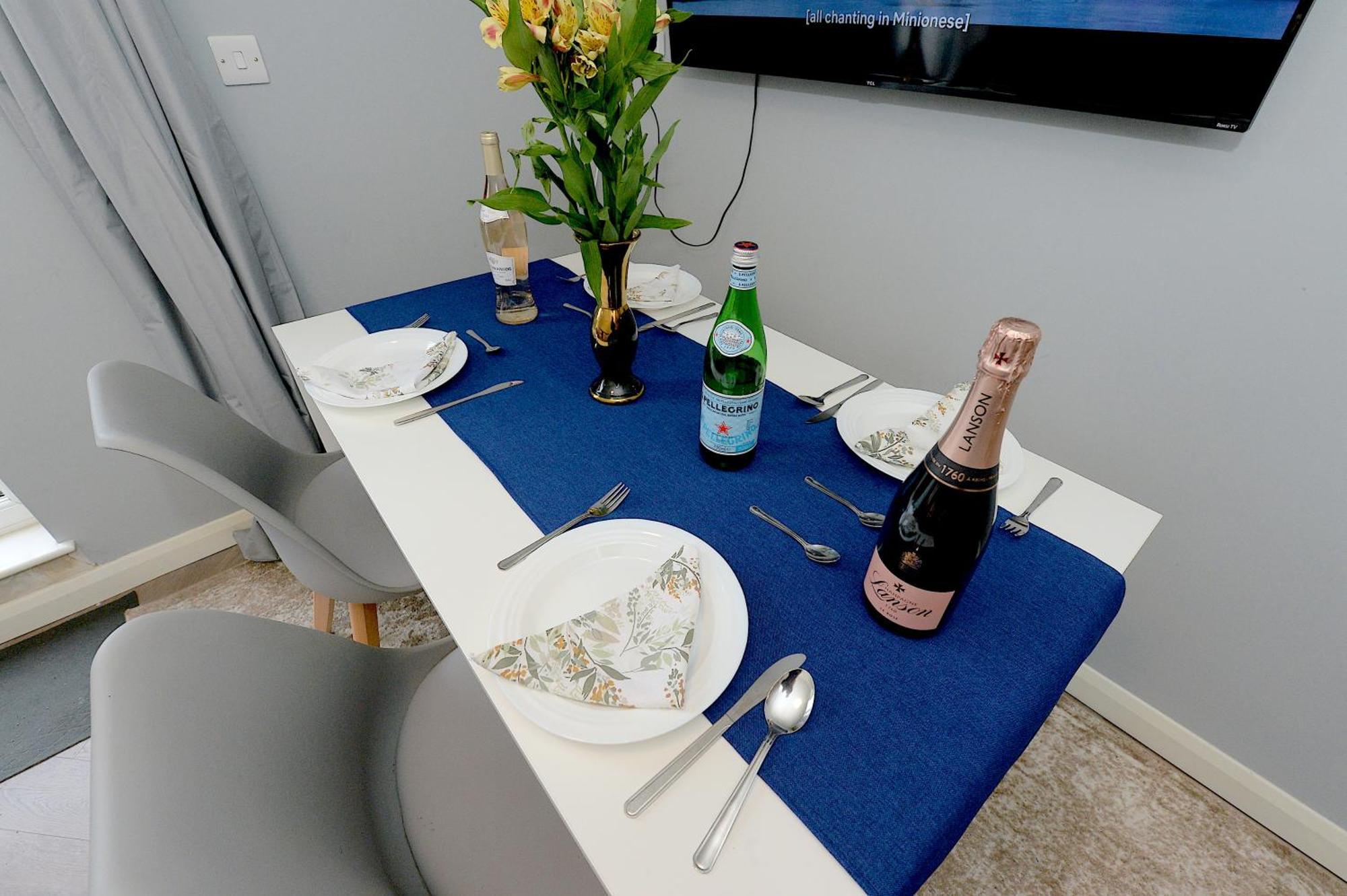 2 Bedroom Flat In Wood Green Piccadilly Line Лондон Екстериор снимка